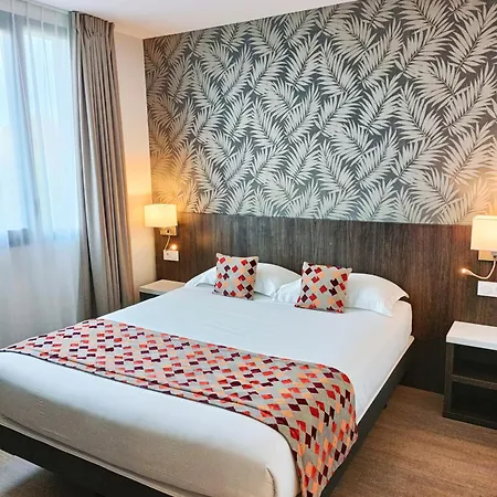 Brit - De L'hippodrome Hotel