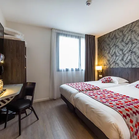 Brit - De L'hippodrome Hotel 3*